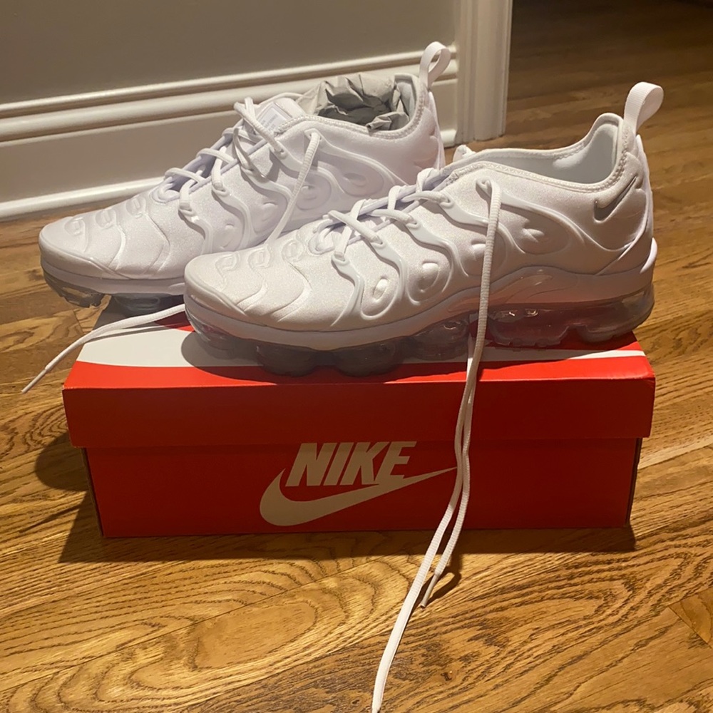 Men’s Nike white air vapor max plus size 11 worn once